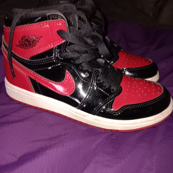 Sneakers - Picture 2 of 3